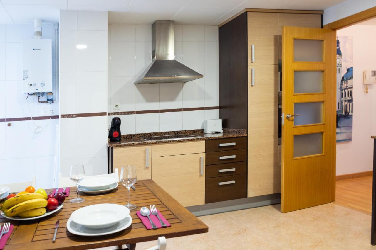 Lovely 2 Bedroom Terrace Wifi Parking Ac Heating Attic บาเลนเซีย ภายนอก รูปภาพ