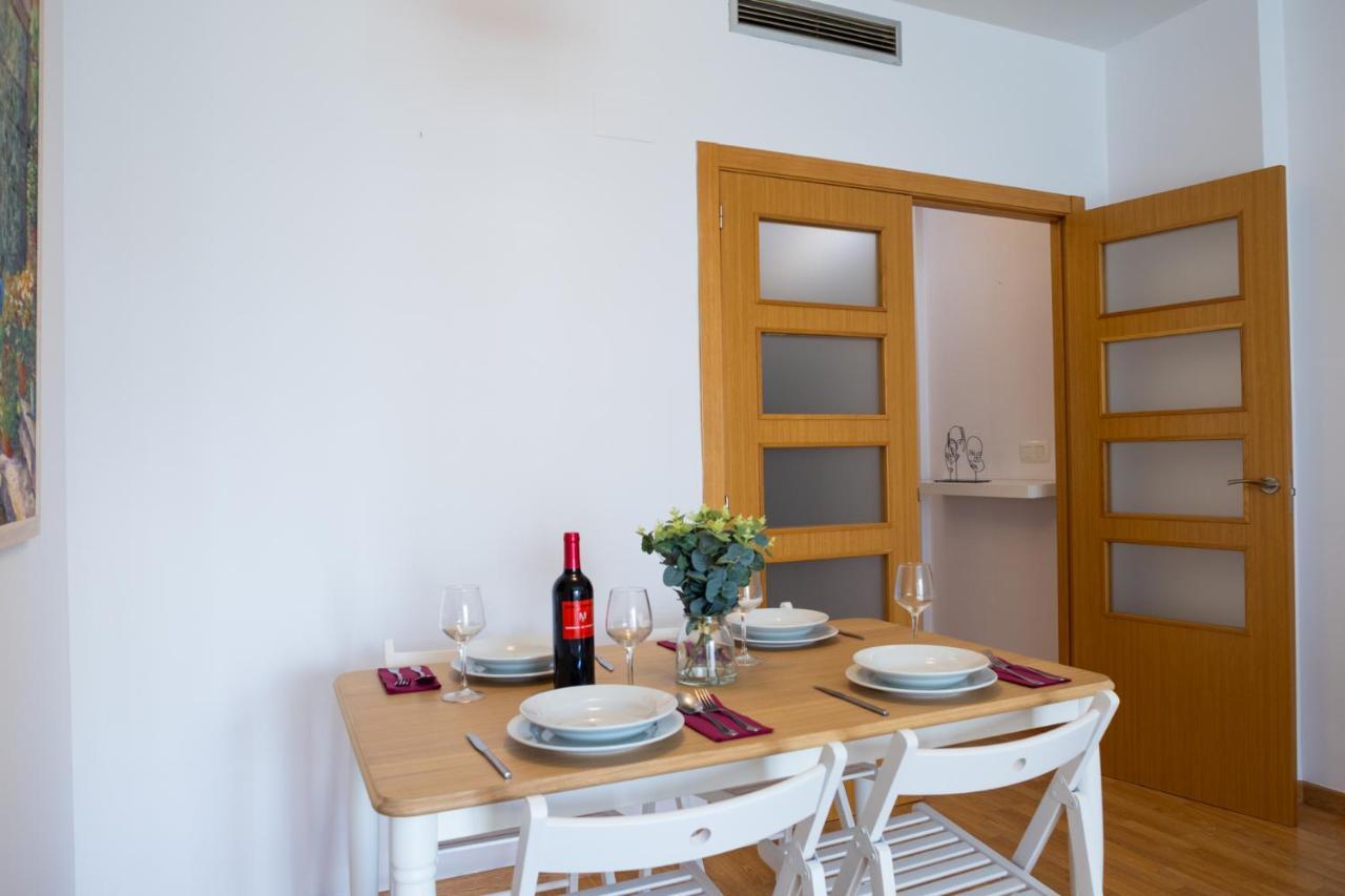 Lovely 2 Bedroom Terrace Wifi Parking Ac Heating Attic บาเลนเซีย ภายนอก รูปภาพ