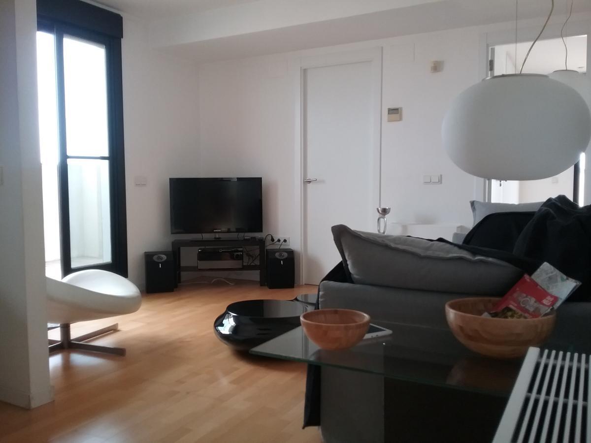 Lovely 2 Bedroom Terrace Wifi Parking Ac Heating Attic บาเลนเซีย ภายนอก รูปภาพ