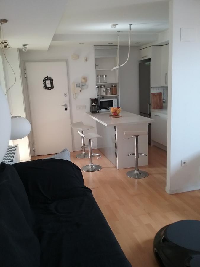Lovely 2 Bedroom Terrace Wifi Parking Ac Heating Attic บาเลนเซีย ภายนอก รูปภาพ