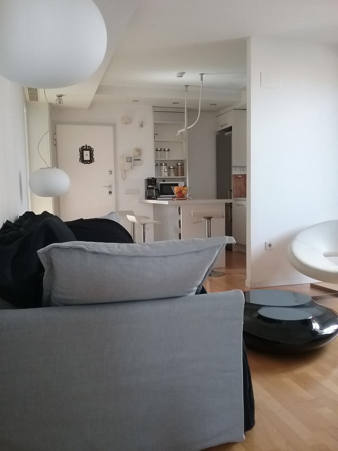 Lovely 2 Bedroom Terrace Wifi Parking Ac Heating Attic บาเลนเซีย ภายนอก รูปภาพ