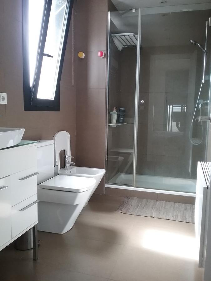 Lovely 2 Bedroom Terrace Wifi Parking Ac Heating Attic บาเลนเซีย ภายนอก รูปภาพ