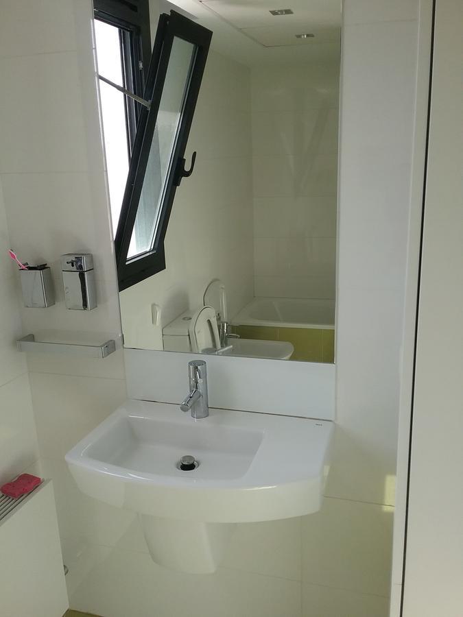 Lovely 2 Bedroom Terrace Wifi Parking Ac Heating Attic บาเลนเซีย ภายนอก รูปภาพ