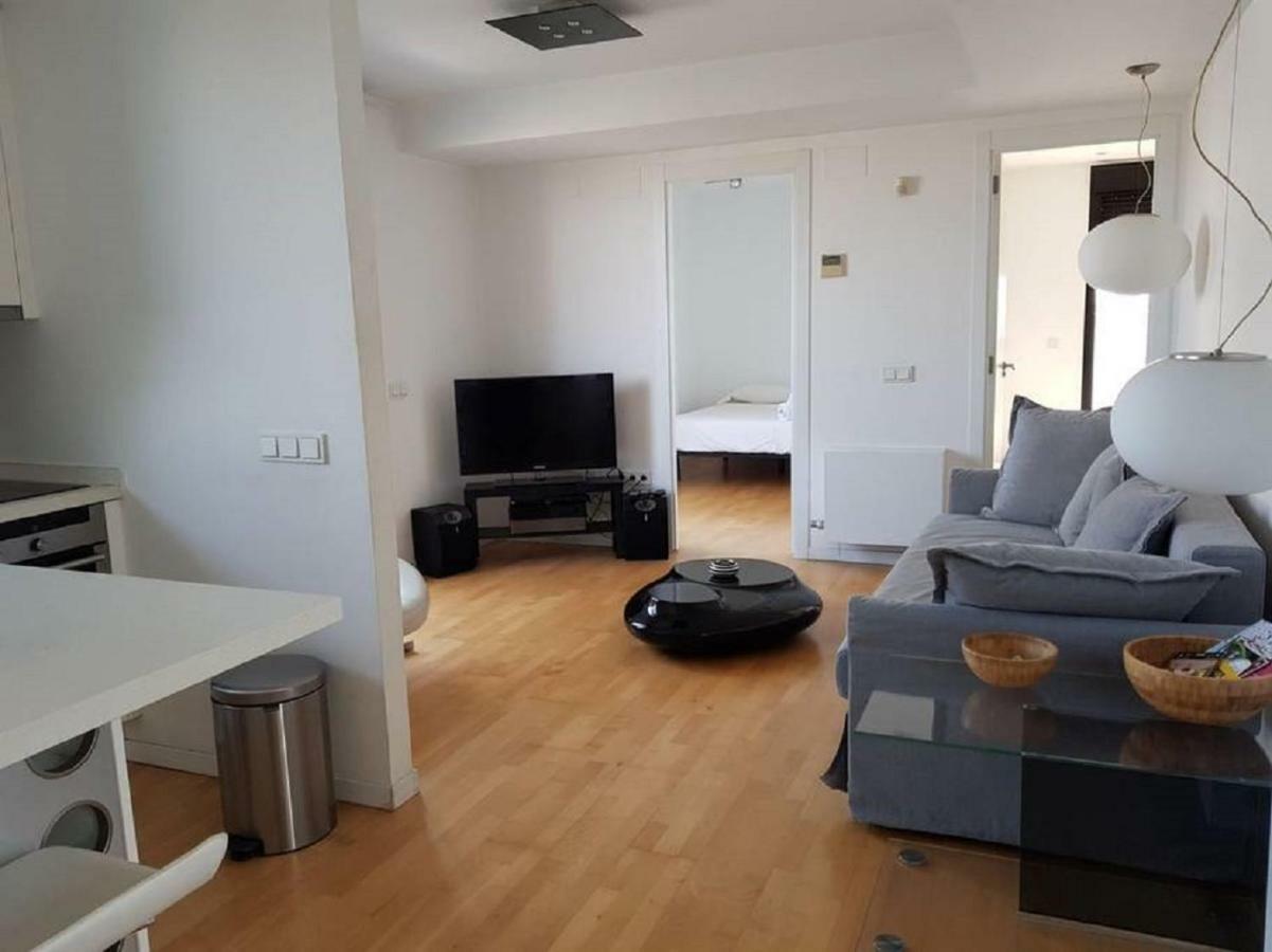 Lovely 2 Bedroom Terrace Wifi Parking Ac Heating Attic บาเลนเซีย ภายนอก รูปภาพ