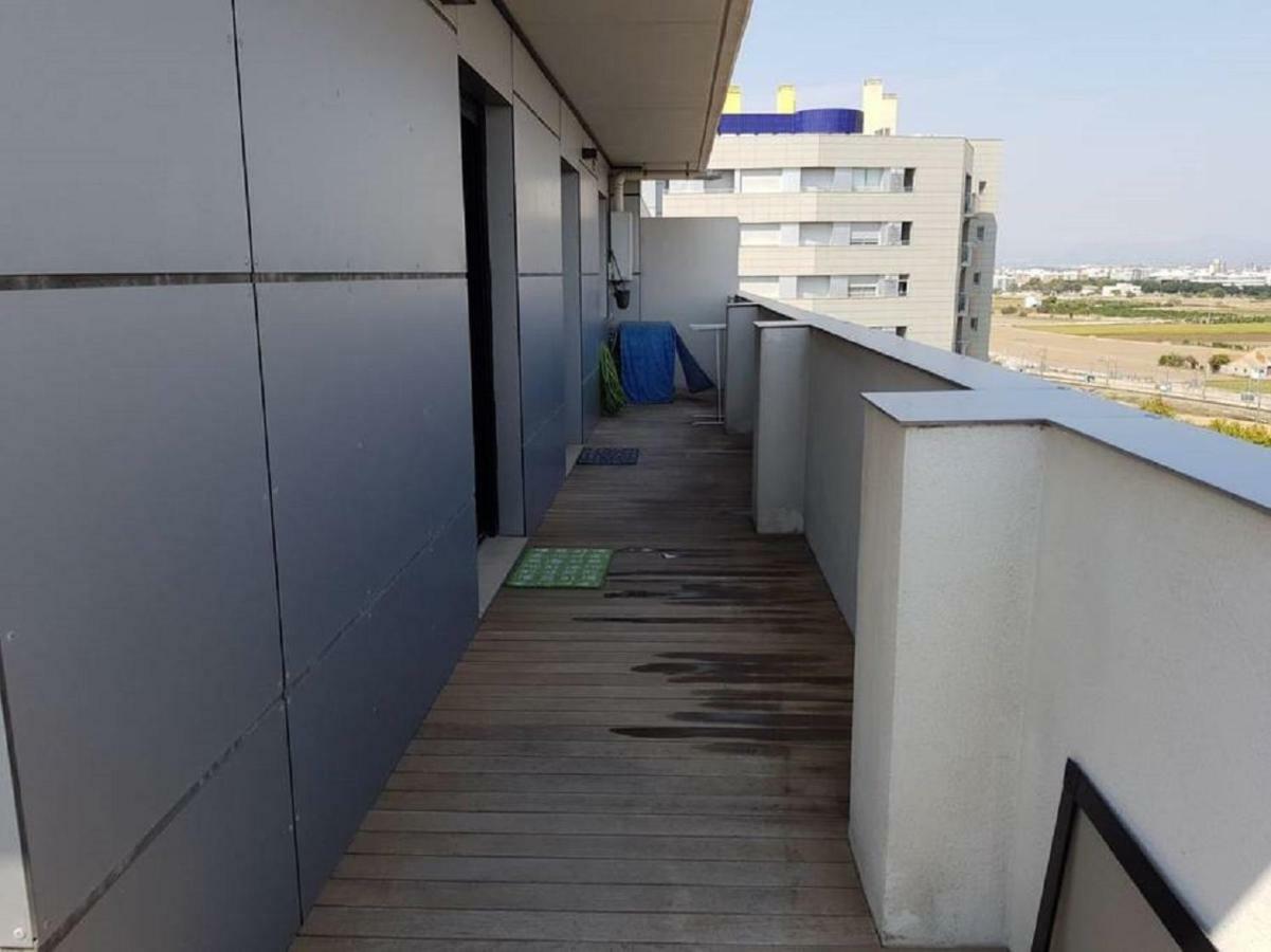 Lovely 2 Bedroom Terrace Wifi Parking Ac Heating Attic บาเลนเซีย ภายนอก รูปภาพ